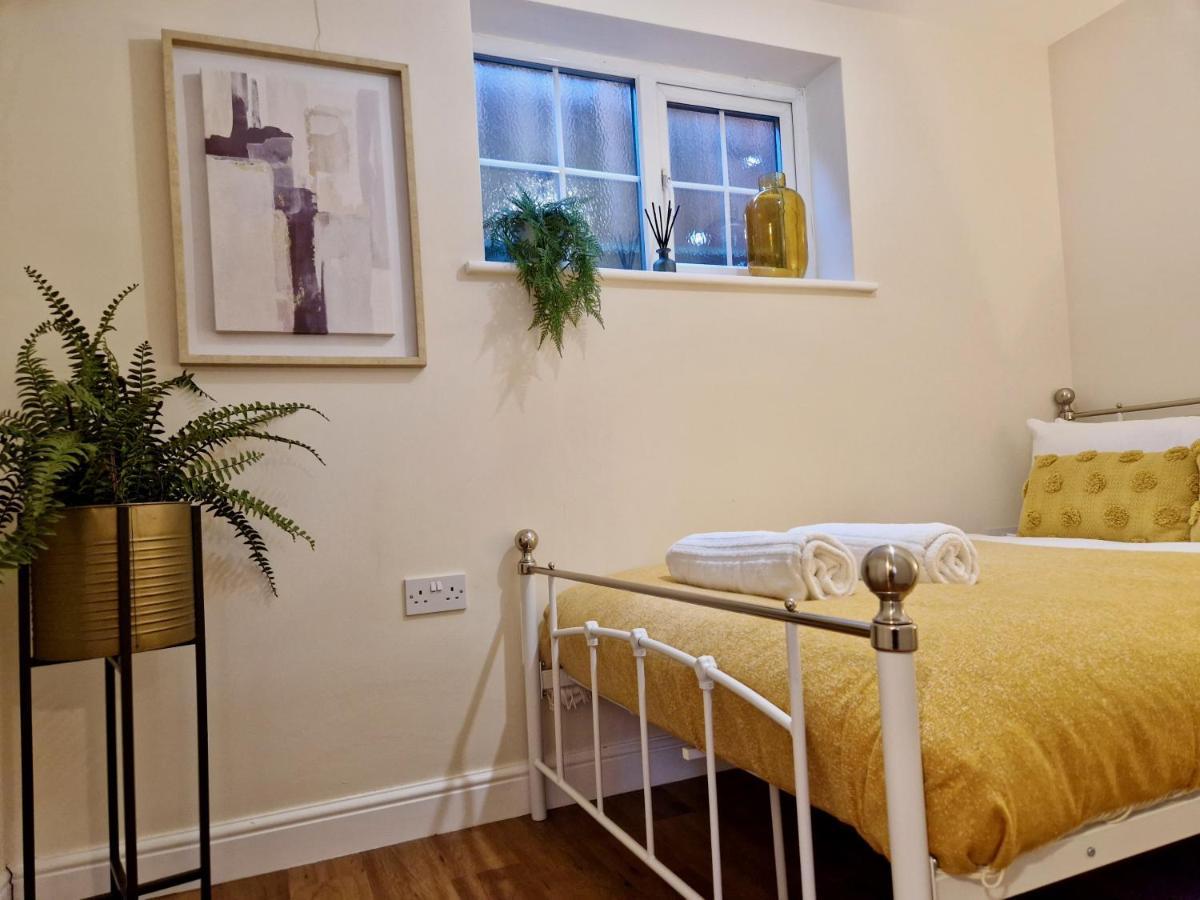 Stylish Luxury Serviced Apartment Next To City Centre With Free Parking - Contractors & Relocators Coventry Exterior photo