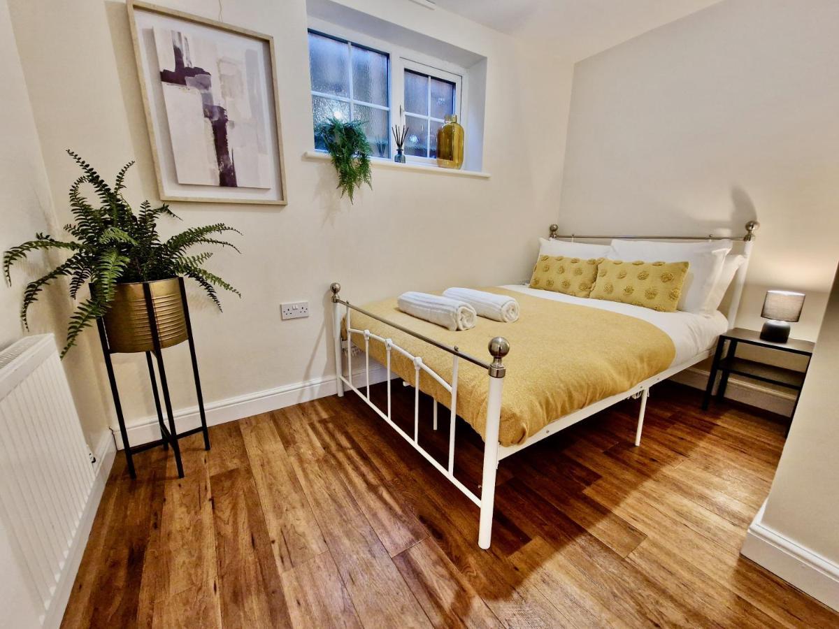 Stylish Luxury Serviced Apartment Next To City Centre With Free Parking - Contractors & Relocators Coventry Exterior photo