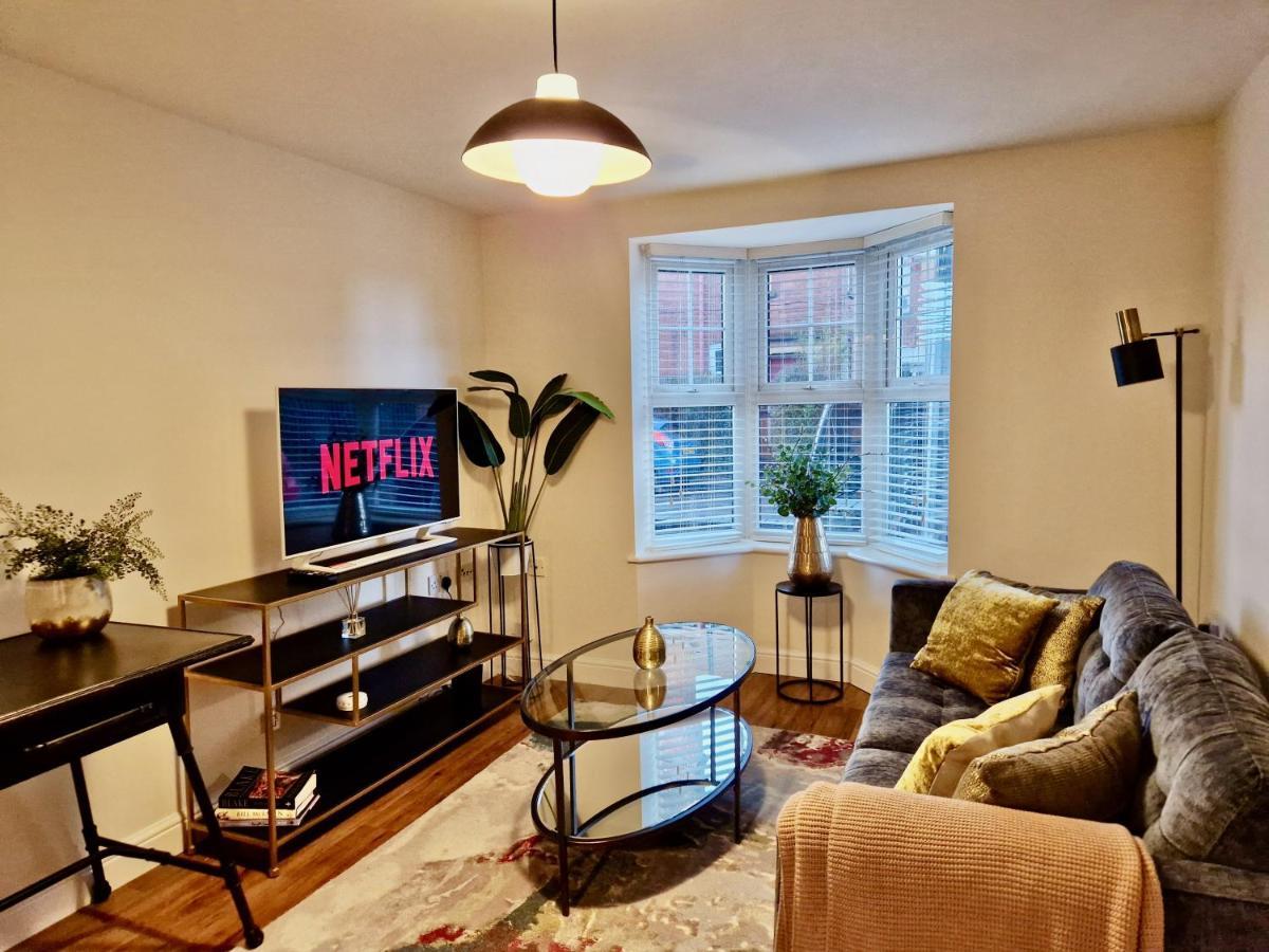 Stylish Luxury Serviced Apartment Next To City Centre With Free Parking - Contractors & Relocators Coventry Exterior photo