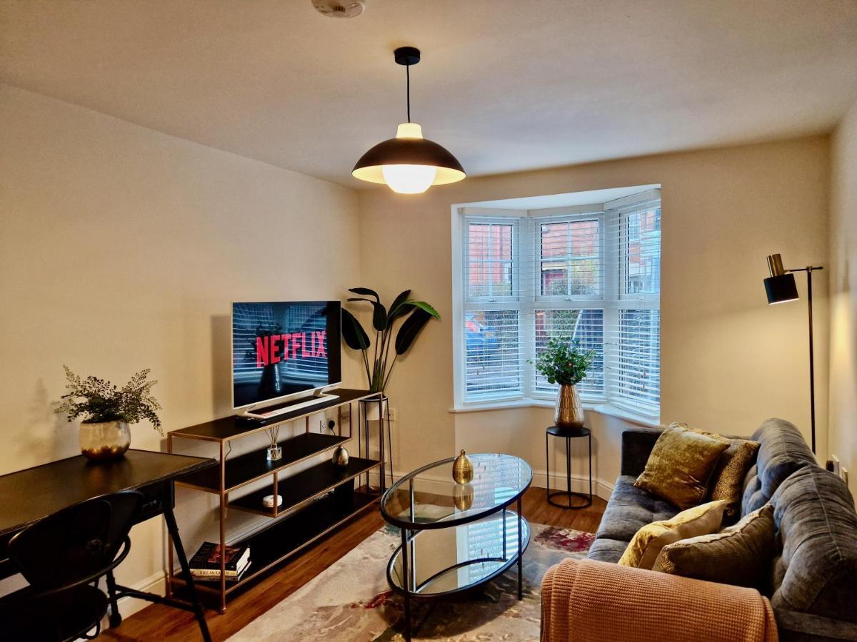 Stylish Luxury Serviced Apartment Next To City Centre With Free Parking - Contractors & Relocators Coventry Exterior photo